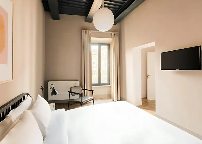 Piazza Barberini, Sonder By Marriott Bonvoy מלון דירות רומא