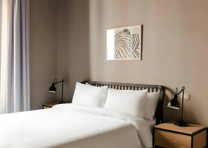 Piazza Barberini, Sonder By Marriott Bonvoy מלון דירות רומא